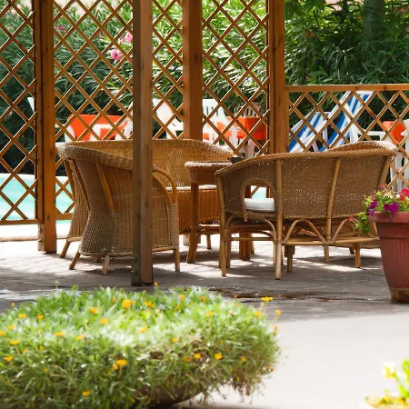 Garden Hotel 3*
