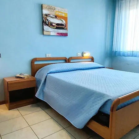 Отель Garden 3*