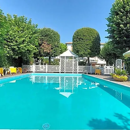 Garden Hotel 3*